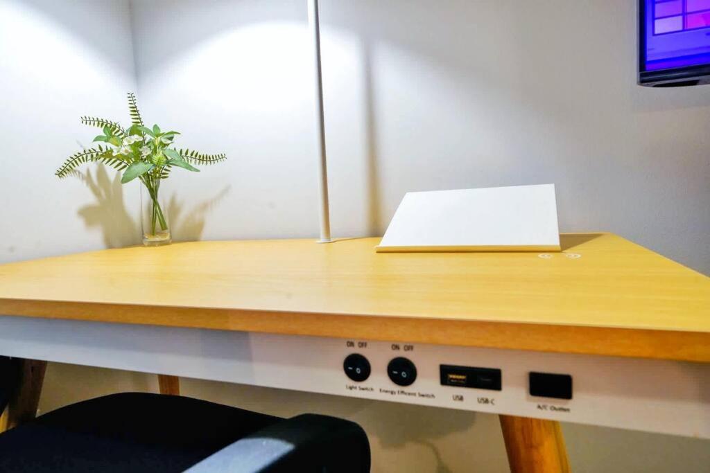 샬럿 New Stylish Getaway- 5 Mil To Uptown/3 Smart Tvs! 아파트 외부 사진