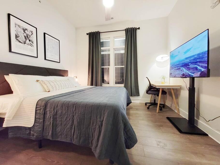 샬럿 New Stylish Getaway- 5 Mil To Uptown/3 Smart Tvs! 아파트 외부 사진
