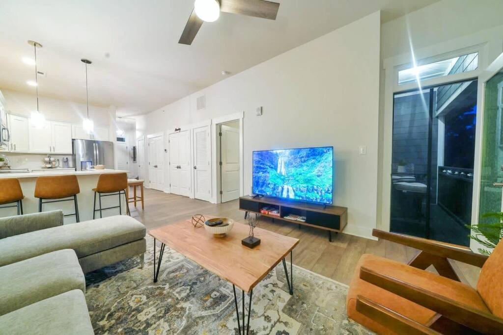 샬럿 New Stylish Getaway- 5 Mil To Uptown/3 Smart Tvs! 아파트 외부 사진