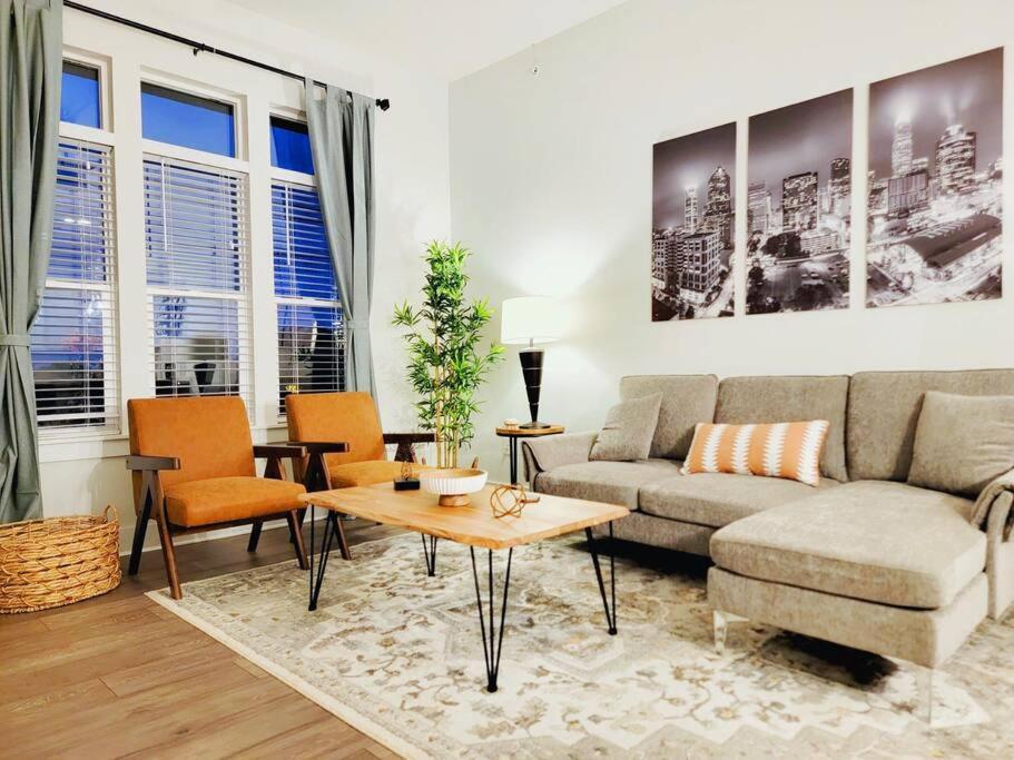 샬럿 New Stylish Getaway- 5 Mil To Uptown/3 Smart Tvs! 아파트 외부 사진